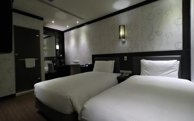 J Hotel