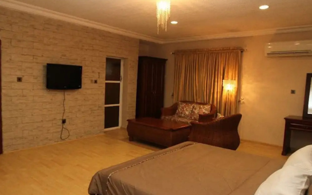 Fryburg Suites