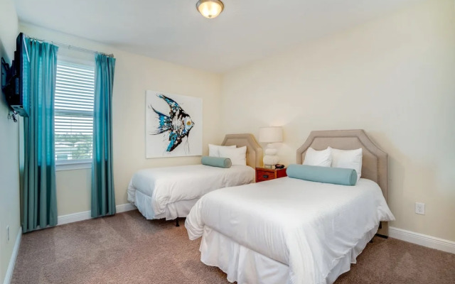Family Friendly 8 Bed Villa with Pool & Spa