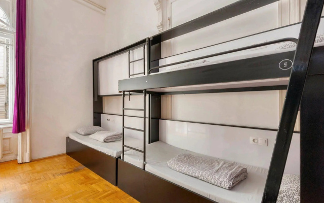 Adagio Hostel Basilica