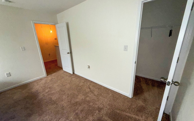 Modern 4 Bedroom Home Near Uptown