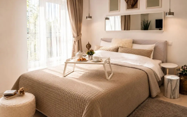 Metropole Apartments Romana Square