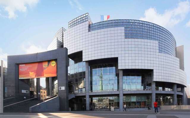 Отель Mercure Paris Vaugirard Porte de Versailles вид на фасад