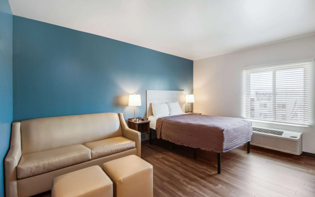 WoodSpring Suites Bakersfield Airport