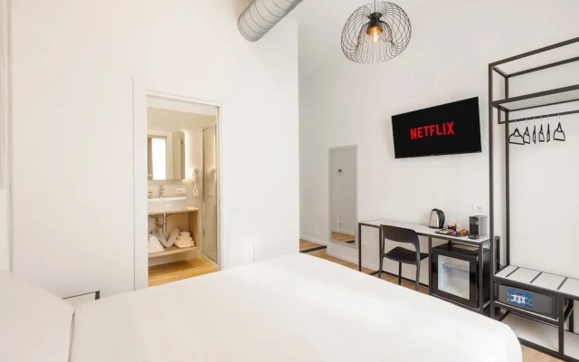 Adelante Rooms