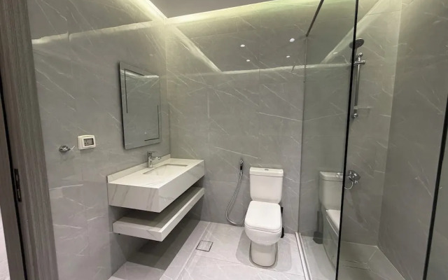 003jre Apartment With Stunning Boulevar