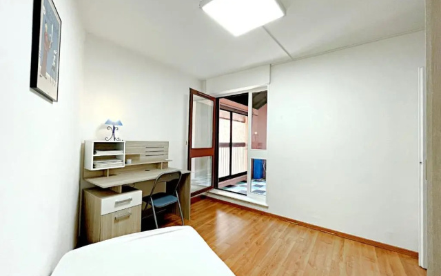 Nice 110m With Balcony In The Downtown