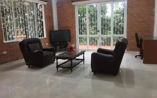 Kaliawiri Bird Lodge & reserve