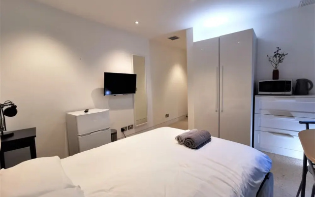 Double Room with Balcony - 3b