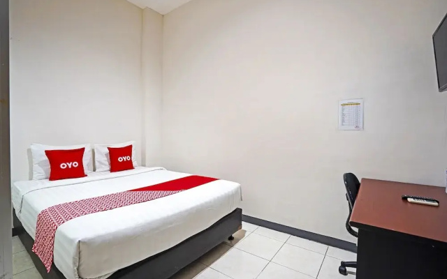 OYO Flagship 90890 Bratang Gede Residence