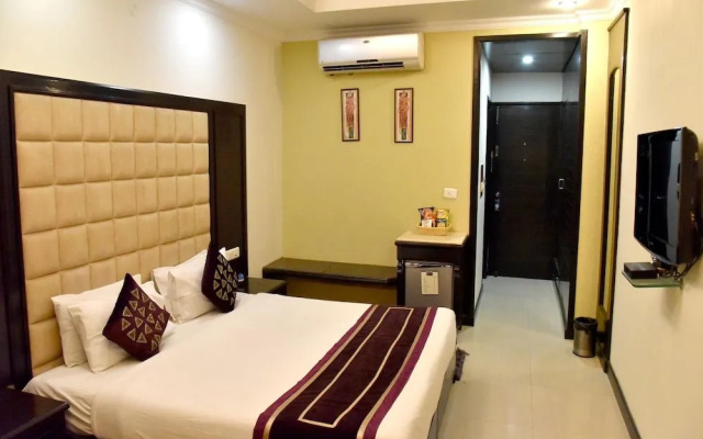 OYO 2148 Hotel Metro 43