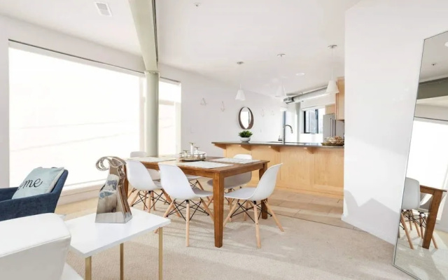Upscale 3BR Penthouse by CozySuites