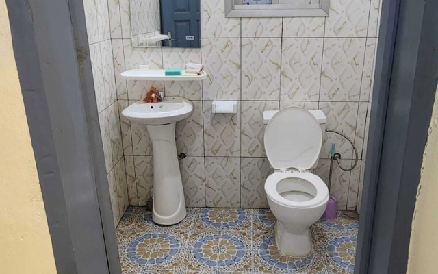 khalifa luxury guest house mbalgong