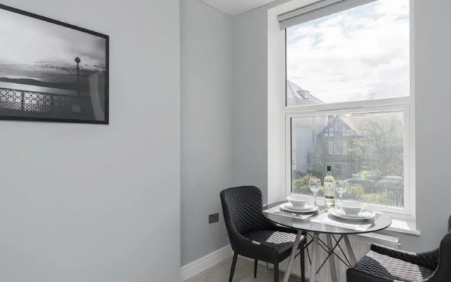 Coastal Gem Apartment by Seaside Llandudno