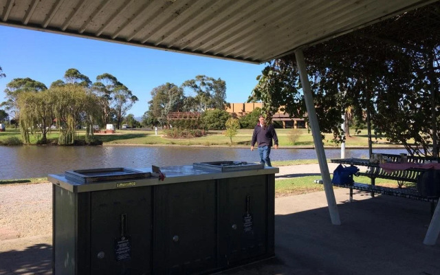 Morwell Parkside Motel