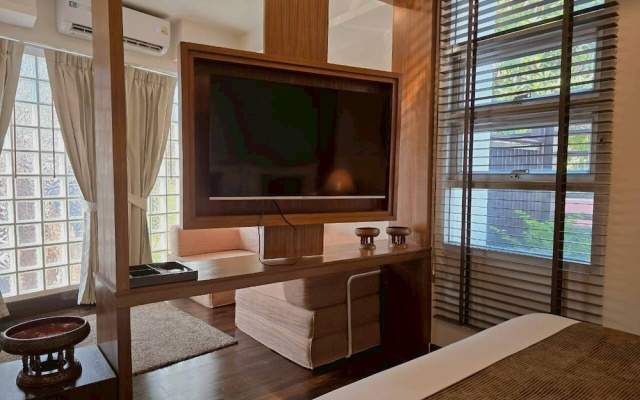 Casa Le Damuz At MRT Bangphlat - Adult Only