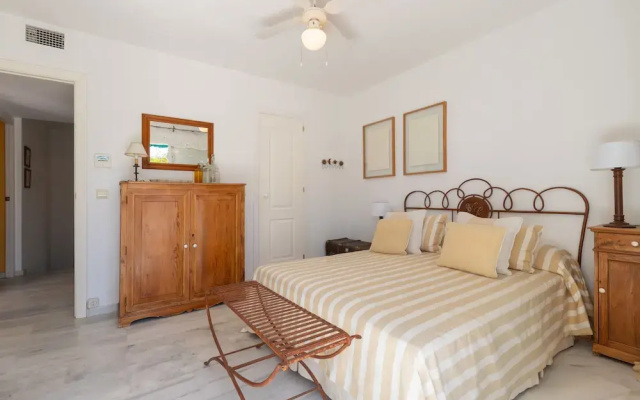 Lunamar in Marbella With 4 Bedrooms and 3 Bathrooms