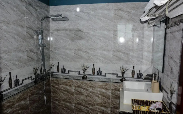 Duc Quang Hotel