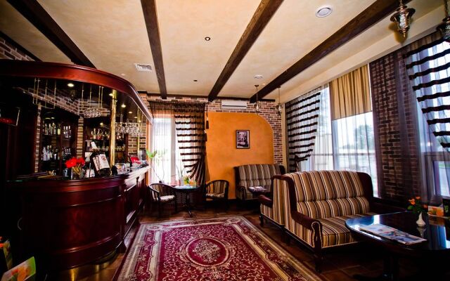 City Club Hotel