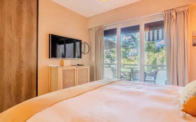 Bright, A/C Apartment With sea View - Antibes