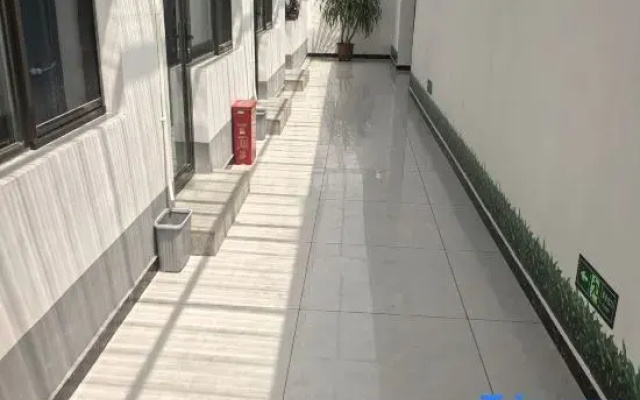 Yuanfu Renmin Hostel