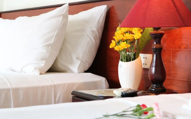 Nhi Trung Hotel