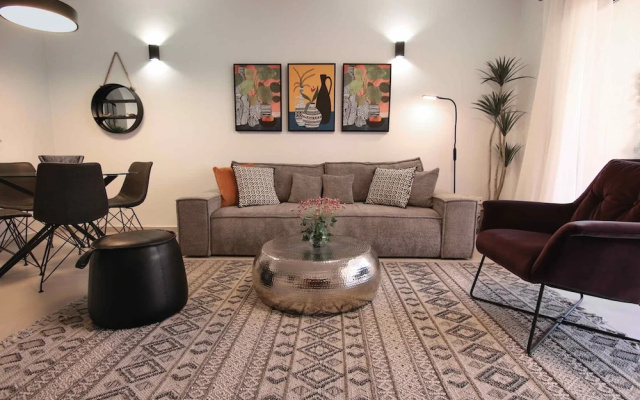 Queens Garden Residence Staycom