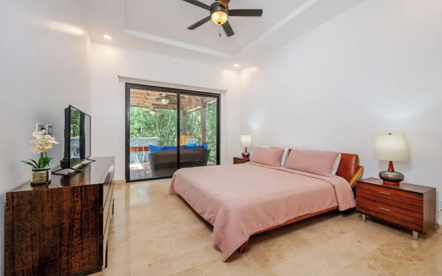 House Reserva Conchal Llama del Bosque