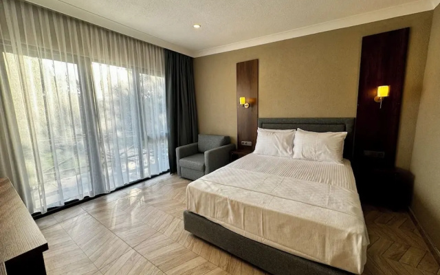 Gargaron Beach Hotel
