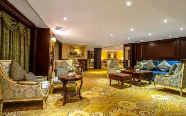 La Palazzo Hotel