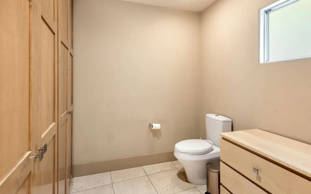 Komfy King Suite