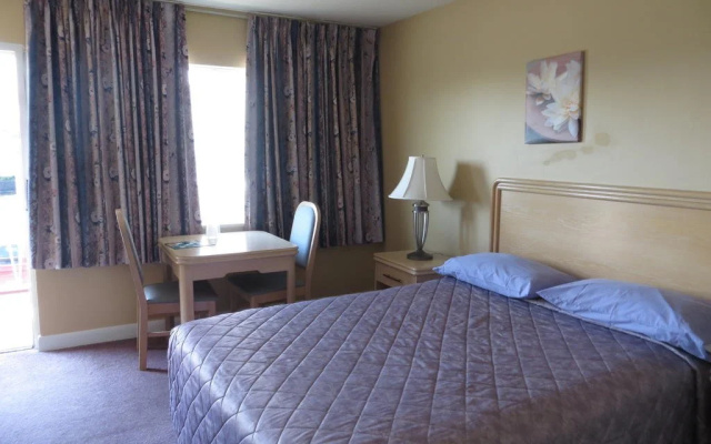 Riverview Motel
