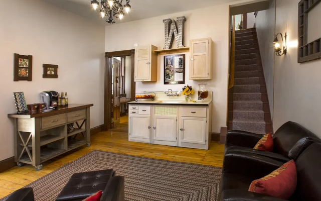 Weller Haus Bed, Breakfast & Event Center