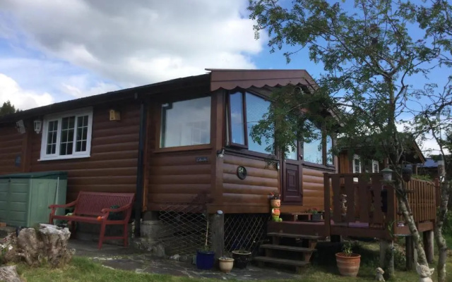 Log Cabin - Free Parking, Garden & pet Friendly