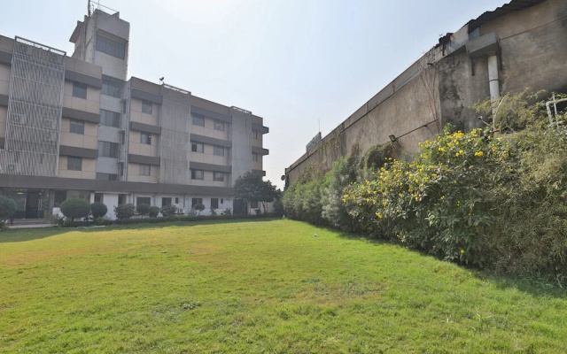 OYO 11718 Hotel Orion Apartments