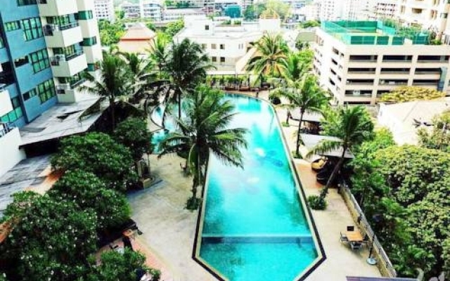 Отель Sathorn Gardens Бангкок бассейн