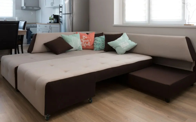 FM Deluxe 2-BDR Apartment - Bright and Cozy