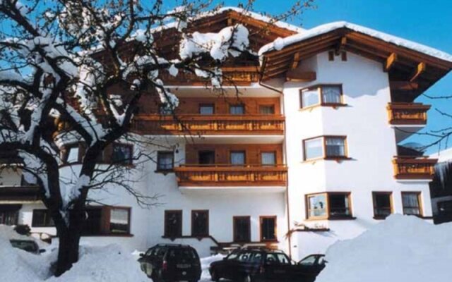 Отель Ferienhotel Fuchs Австрия, Зёлль - отзывы, цены и фото номеров - забронировать отель Ferienhotel Fuchs онлайн вид на фасад