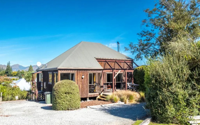 7b Denby Place
