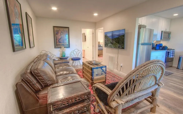 Awesome Dawson 1 Bedroom Condo by RedAwning
