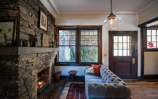 Marshall House Inn