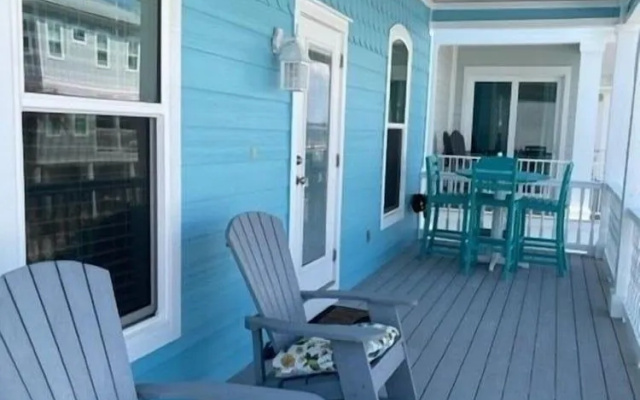 Tequila Sunrise 4 Bedroom Home by RedAwning