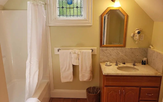 Sand Bar Cottage Inn