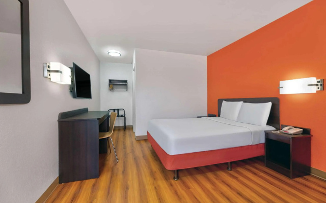 Motel 6 Columbus, GA