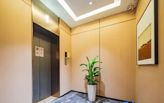 Starry Cloud Hotel