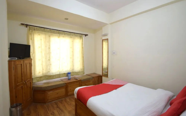 OYO 11552 Hotel Rising Star