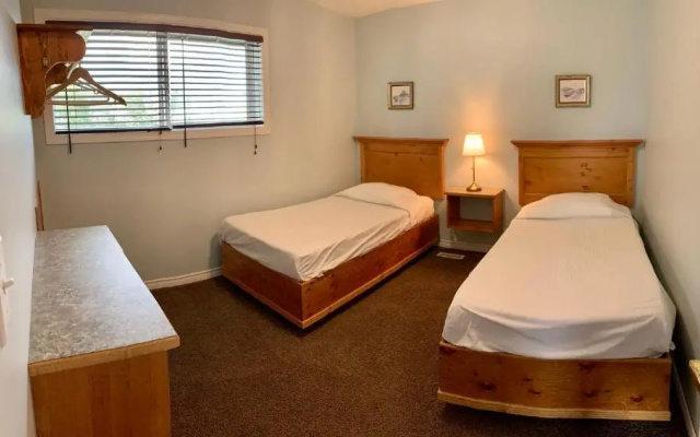 Brookside Motel