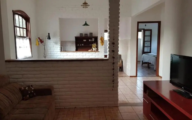 Casinha a 300m da Estação