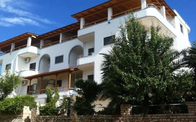 Отель Vila Park Bujari Албания, Ксамил - отзывы, цены и фото номеров - забронировать отель Vila Park Bujari онлайн вид на фасад