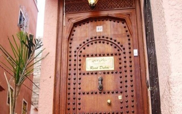 Отель Riad Dubai Марракеш вид на фасад